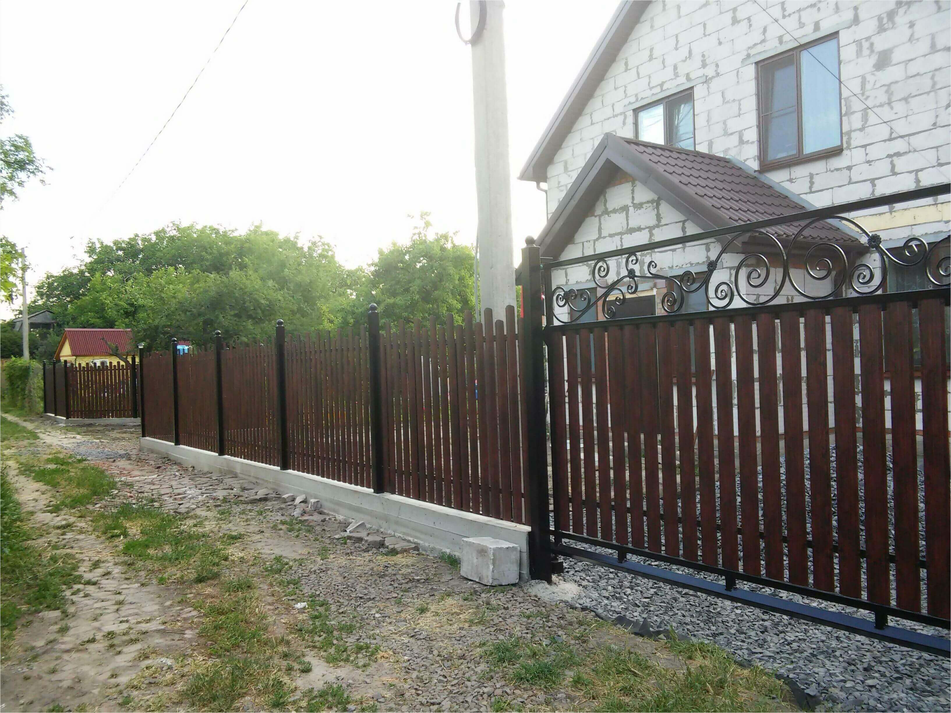 Забор из штакетника 90м фото1 в Сосновом Бору