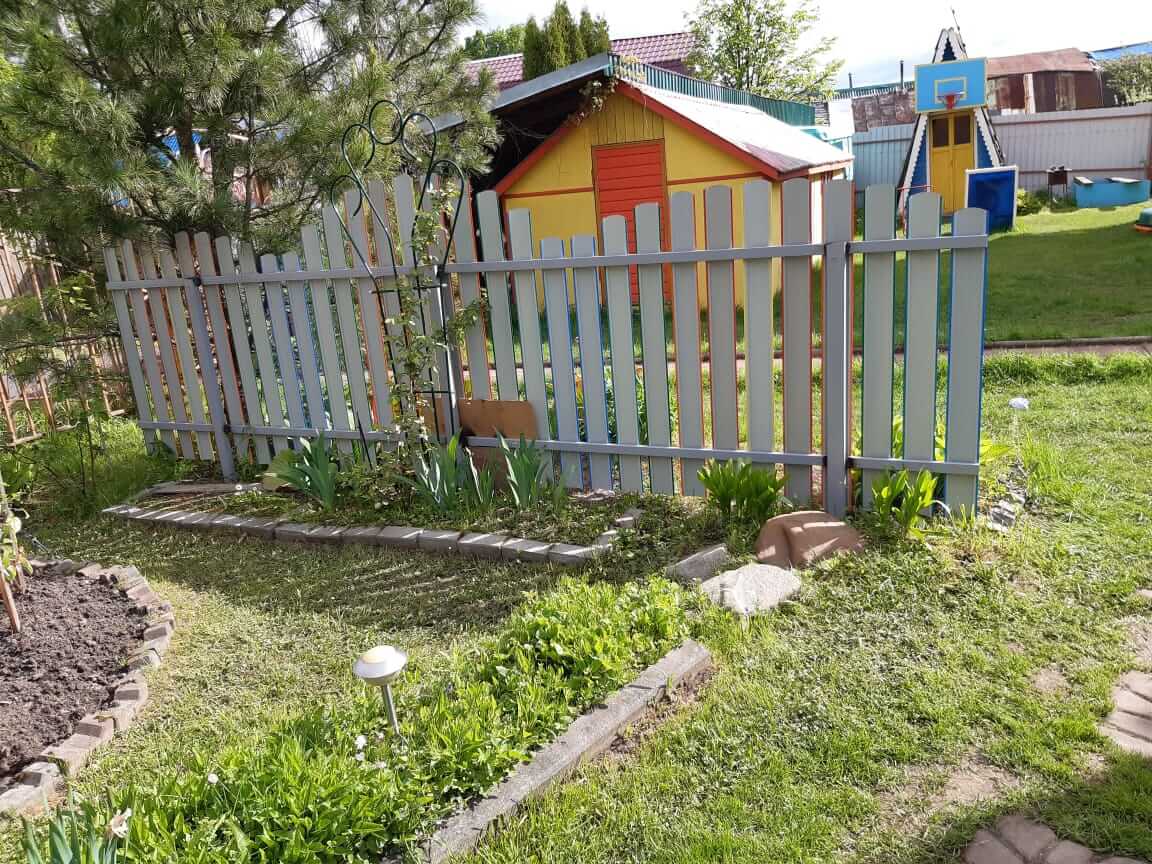 забор из разноцветного штакетника односторонний фото3 в Сосновом Бору