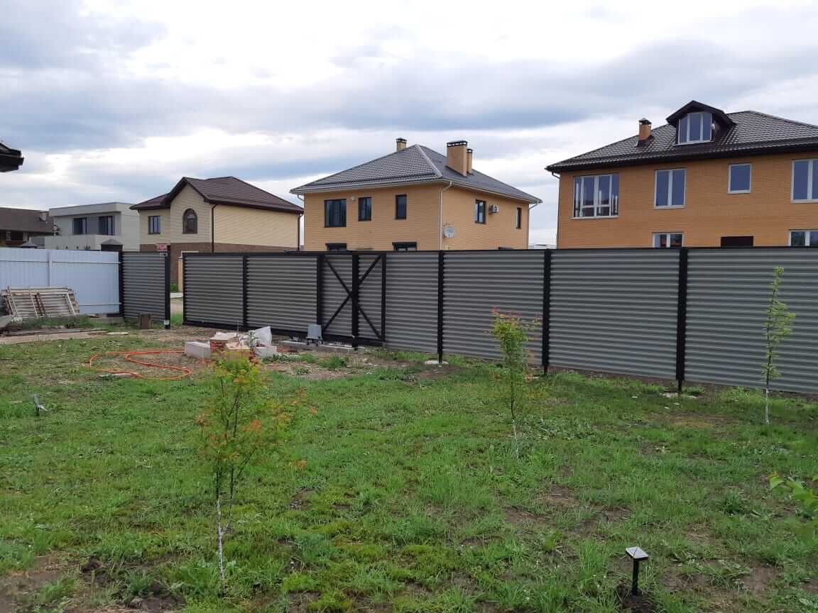 zabor-zhalyuzi-ral8019-temnyy-shokolad-foto3 в Сосновом Бору