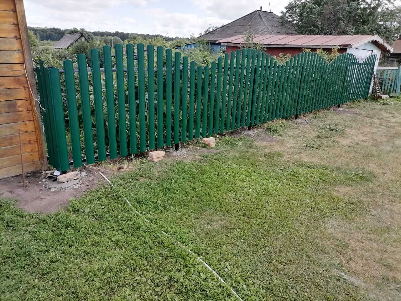 забор из штакетника Зеленый Мох фото1 в Сосновом Бору