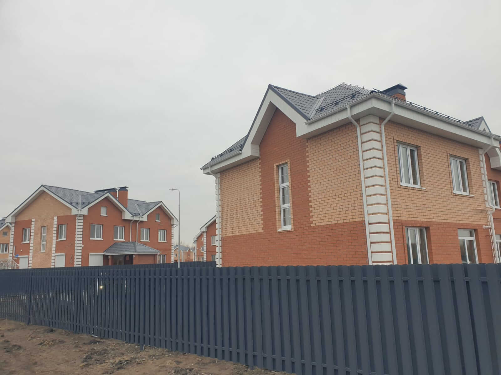 Забор из штакетника 230м Серый Графит фото1 в Сосновом Бору