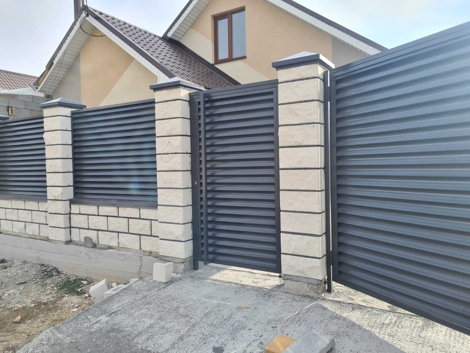 Забор из ламелей Еврожалюзи 38м RAL7024/7024 Серый Графит двусторонний фото 1 в Сосновом Бору