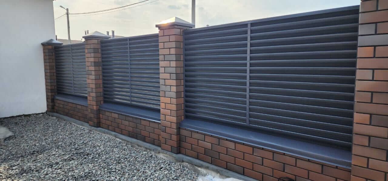 Забор из ламелей еврожалюзи 22м RAL7024/7024 Серый Графит двусторонний фото 1 в Сосновом Бору