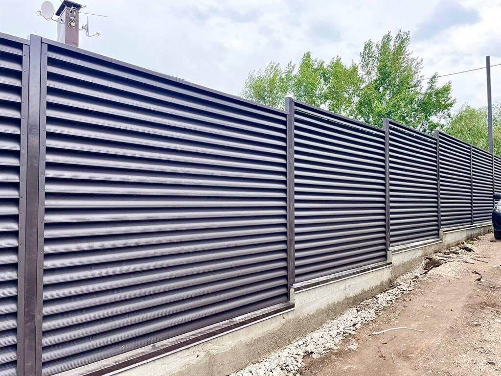 Забор-жалюзи с ламелями еврожалюзи 29м RAL8019/8019 Темный Шоколад МАТТЕ двухсторонний в Сосновом Бору