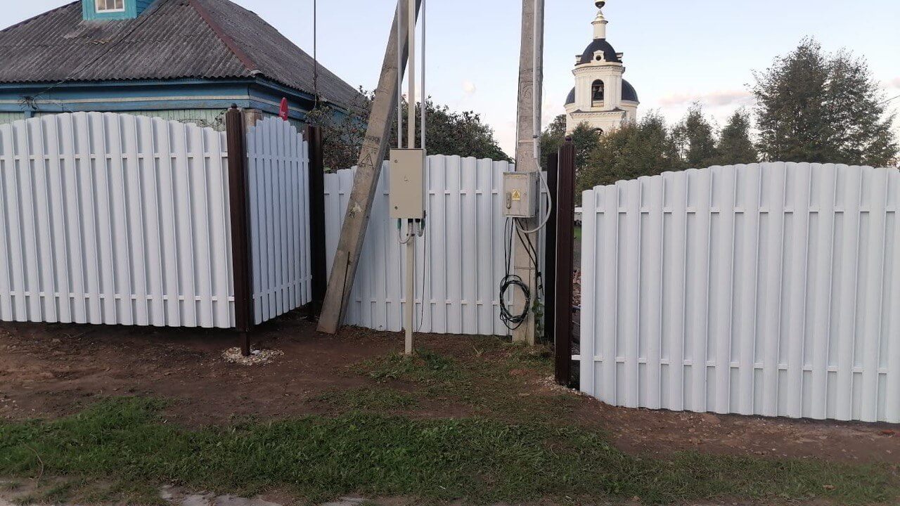 Забор из евроштакетника 24м RAL9003/9003 Белый двухсторонний фото 3 в Сосновом Бору