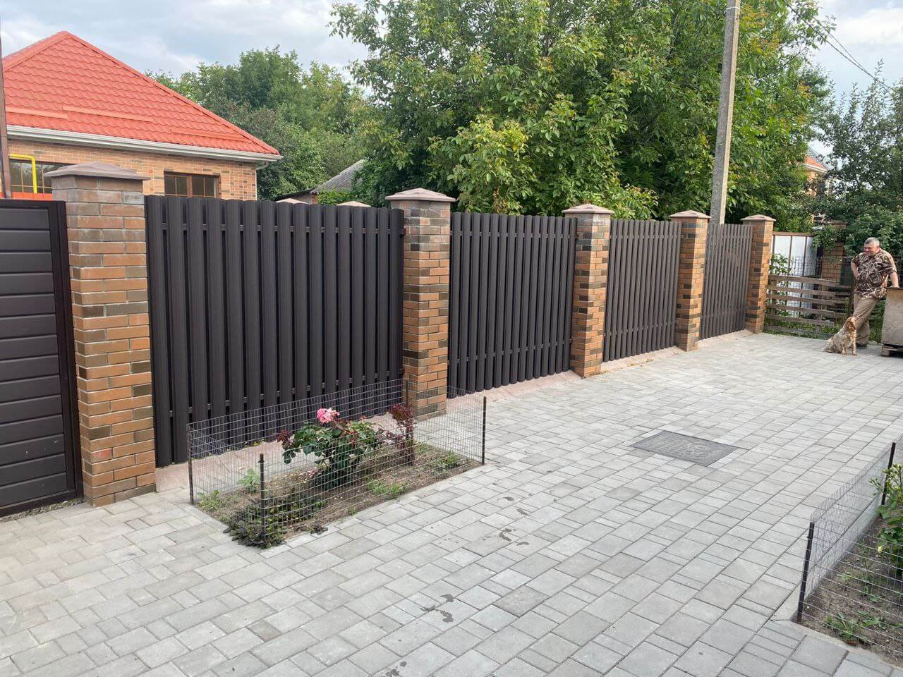 Забор из штакетника полукруглого 22м RAL8019 Темный Шоколад МАТТЕ фото 3 в Сосновом Бору