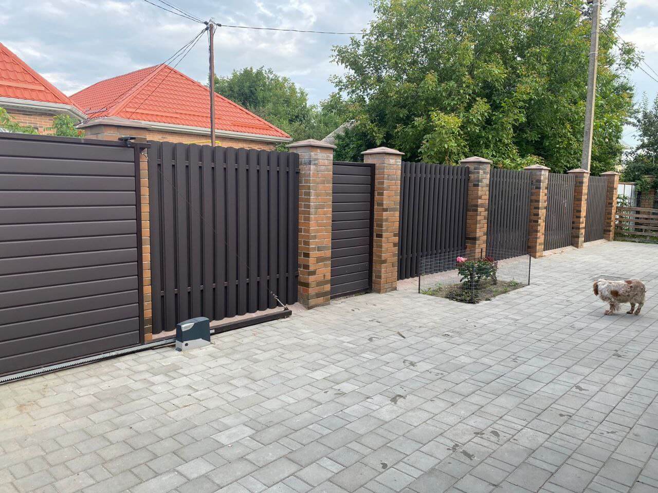 Забор из штакетника полукруглого 22м RAL8019 Темный Шоколад МАТТЕ фото 2 в Сосновом Бору