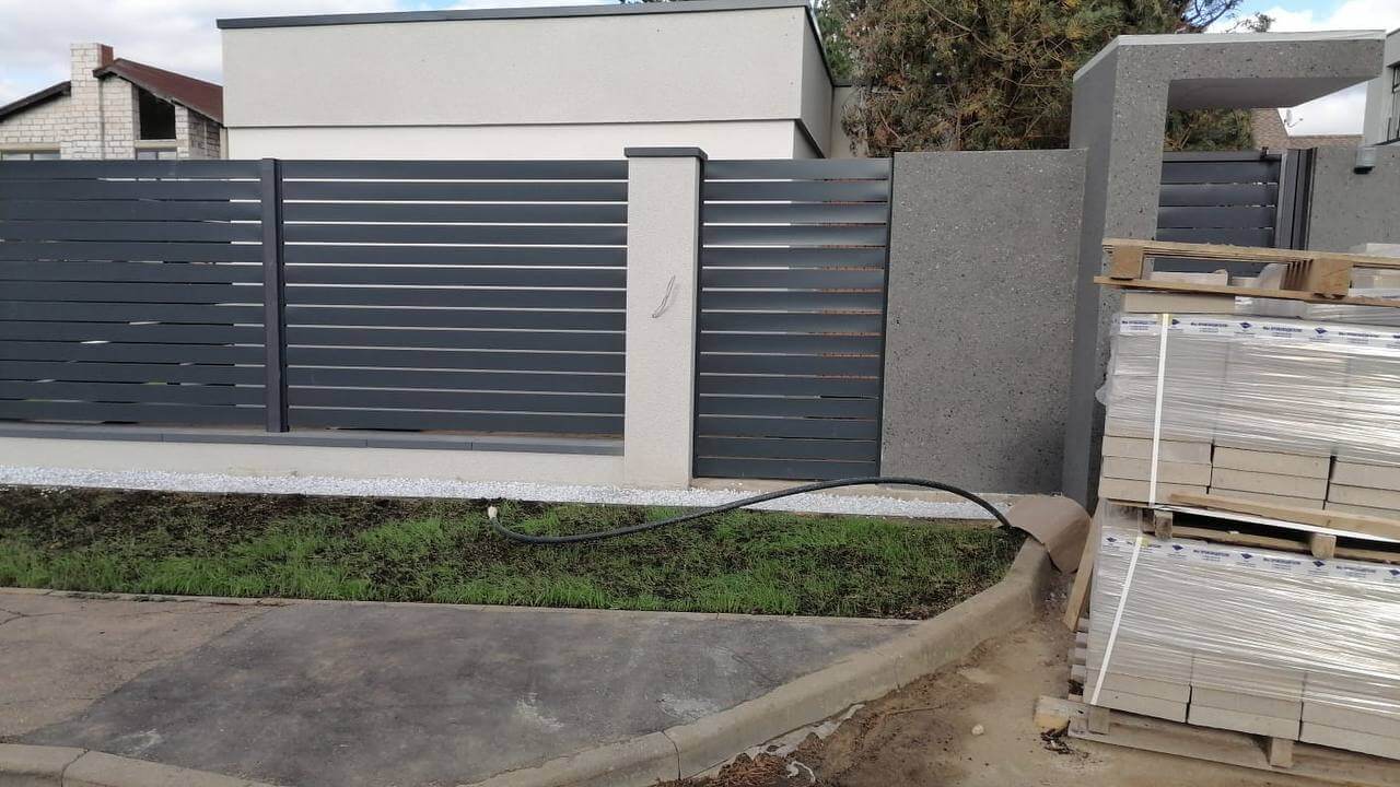 Забор-ранчо из металлопланкена 36м RAL7024 Серый Графит фото 8 в Сосновом Бору