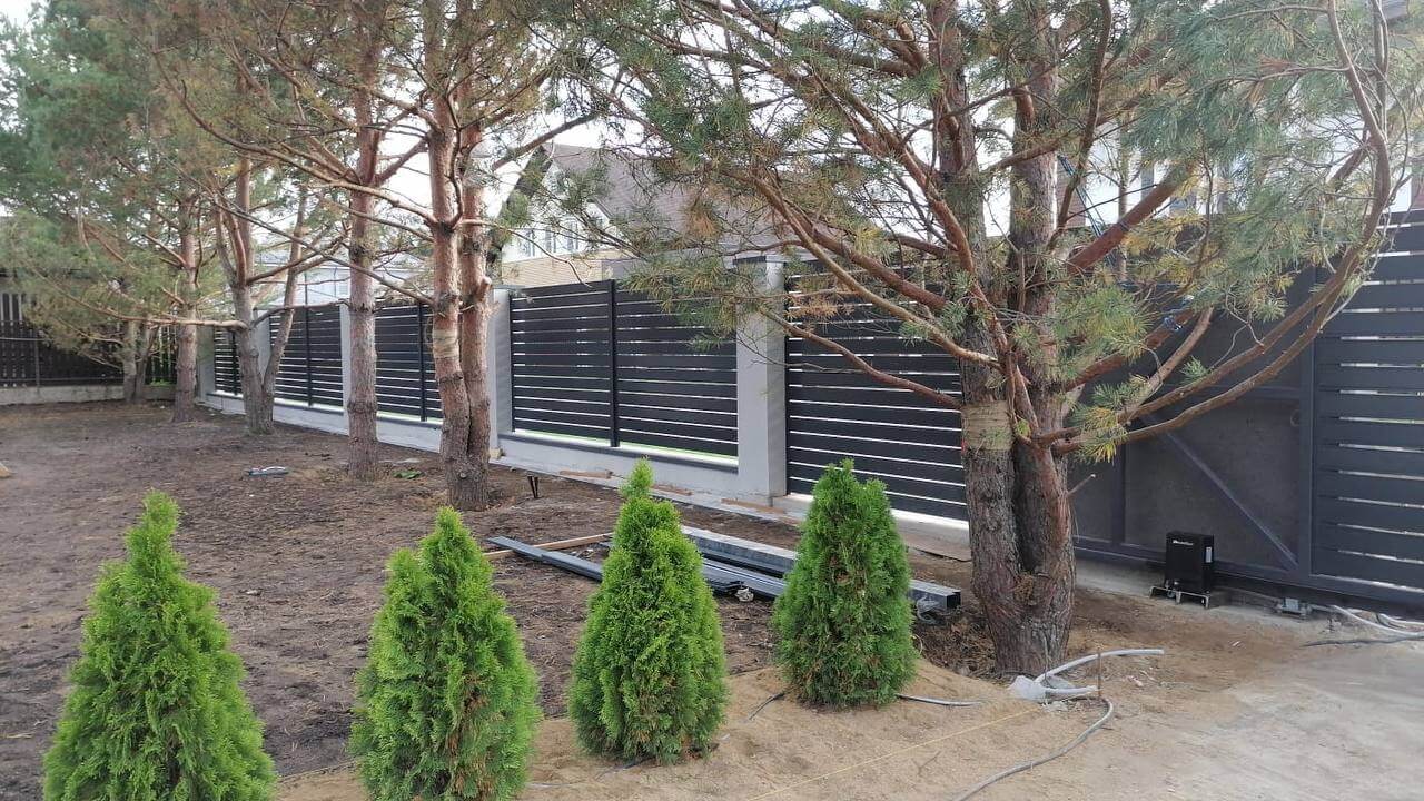 Забор-ранчо из металлопланкена 36м RAL7024 Серый Графит фото 6 в Сосновом Бору