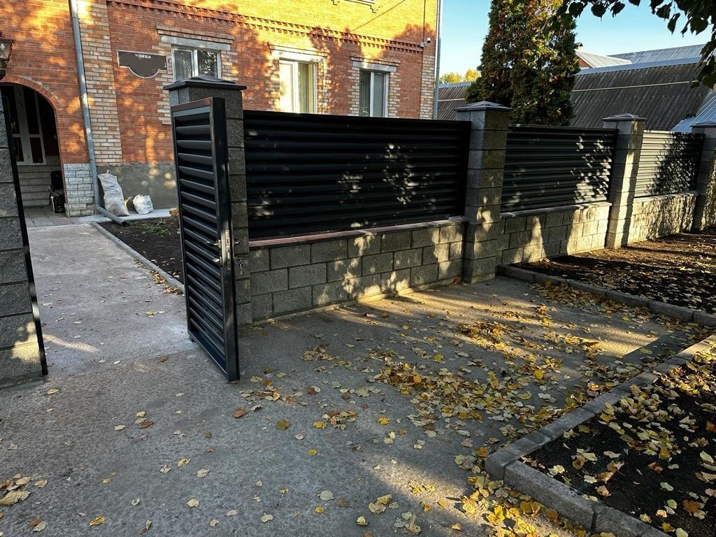 Забор-жалюзи 19м RAL7024/7024 Серый Графит двусторонний MATTE фото 5 в Сосновом Бору