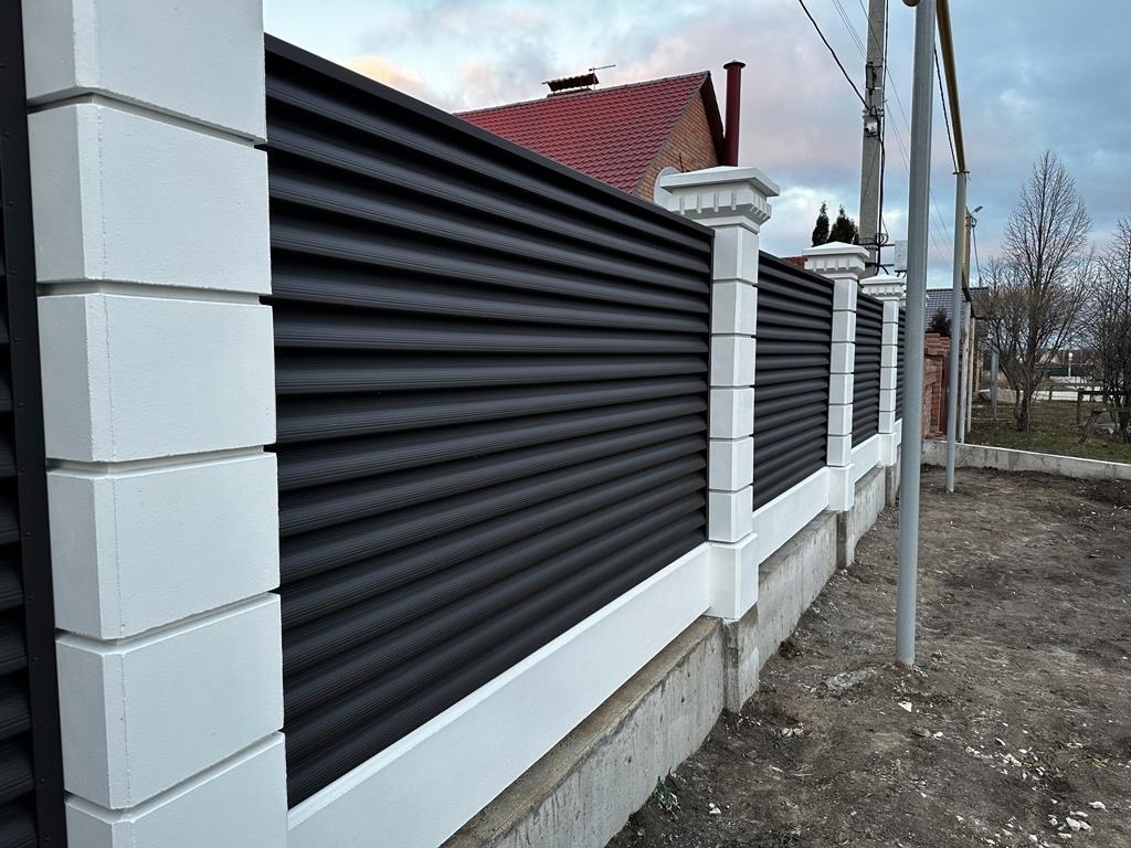 Забор из ламелей Еврожалюзи 35м RAL8019/8019 Темный Шоколад двусторонний MATTE в Сосновом Бору