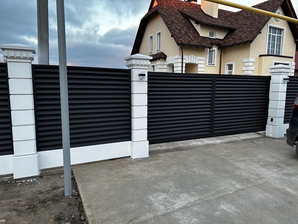 Забор из ламелей Еврожалюзи 35м RAL8019/8019 Темный Шоколад двусторонний MATTE фото 1 в Сосновом Бору