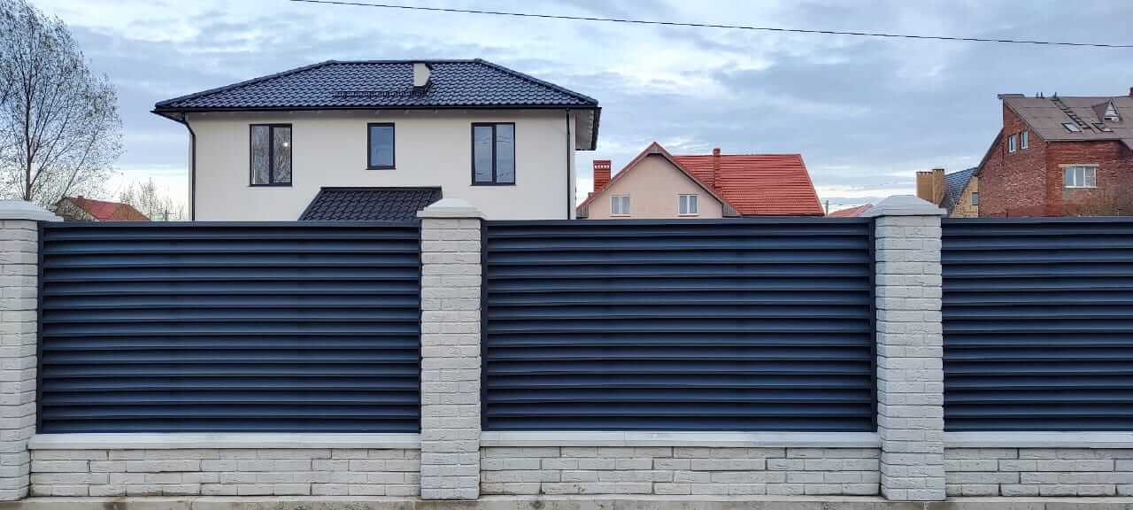 Забор-жалюзи из ламелей ЭКО-Z 32м RAL7024 Серый Графит МАТТЕ в Сосновом Бору