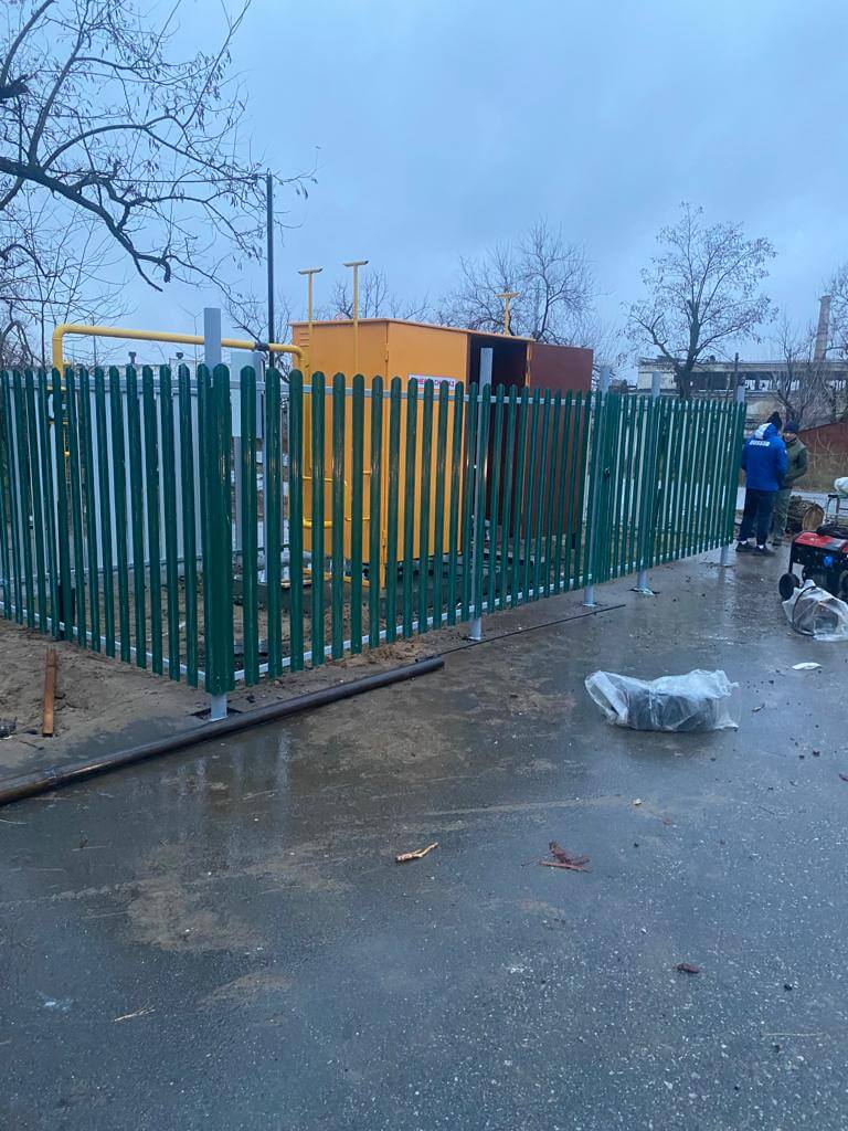 Забор из штакетника ЭКО-М 12м RAL6005 Зеленый Мох фото 1 в Сосновом Бору