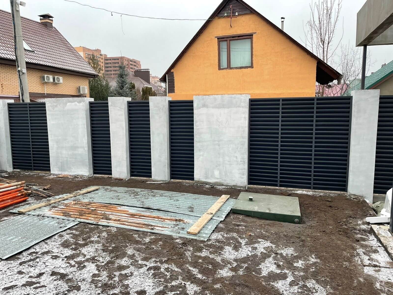 Забор из ламелей еврожалюзи 28м RAL7024/7024 Серый Графит двусторонний в Сосновом Бору