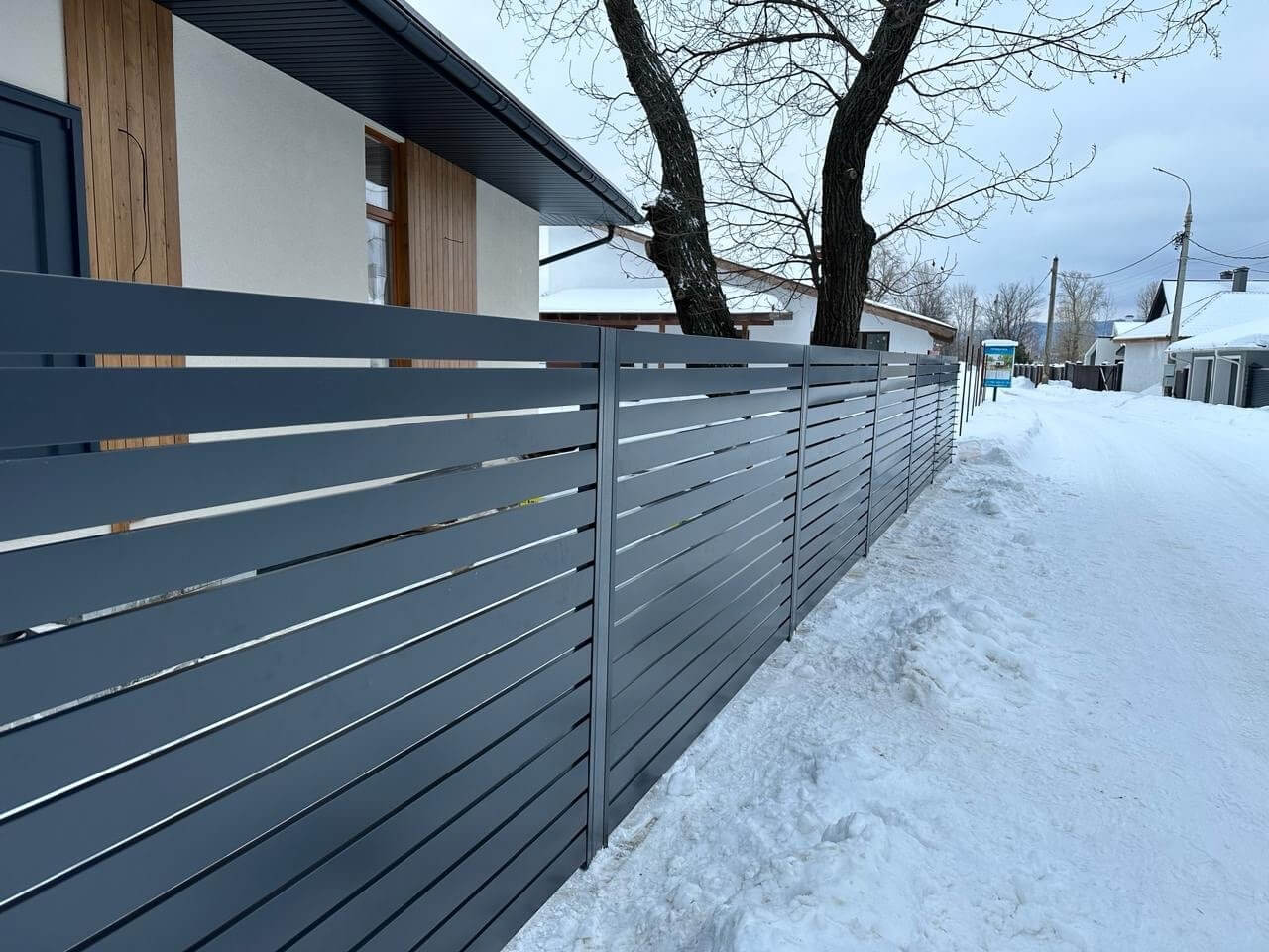 Забор-ранчо из металлопланкена 37м RAL7024 Серый Графит фото 5 в Сосновом Бору