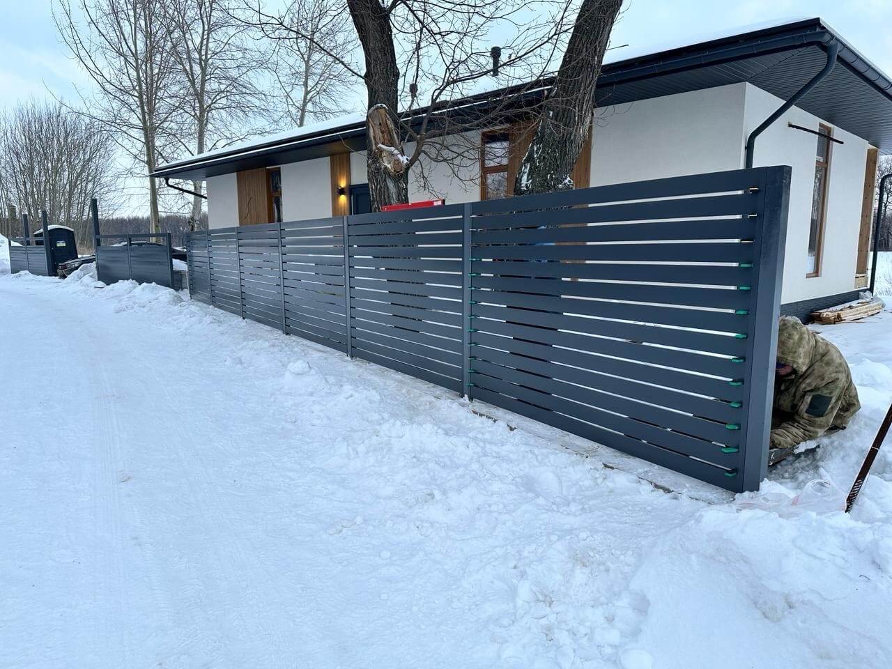 Забор-ранчо из металлопланкена 37м RAL7024 Серый Графит фото 3 в Сосновом Бору