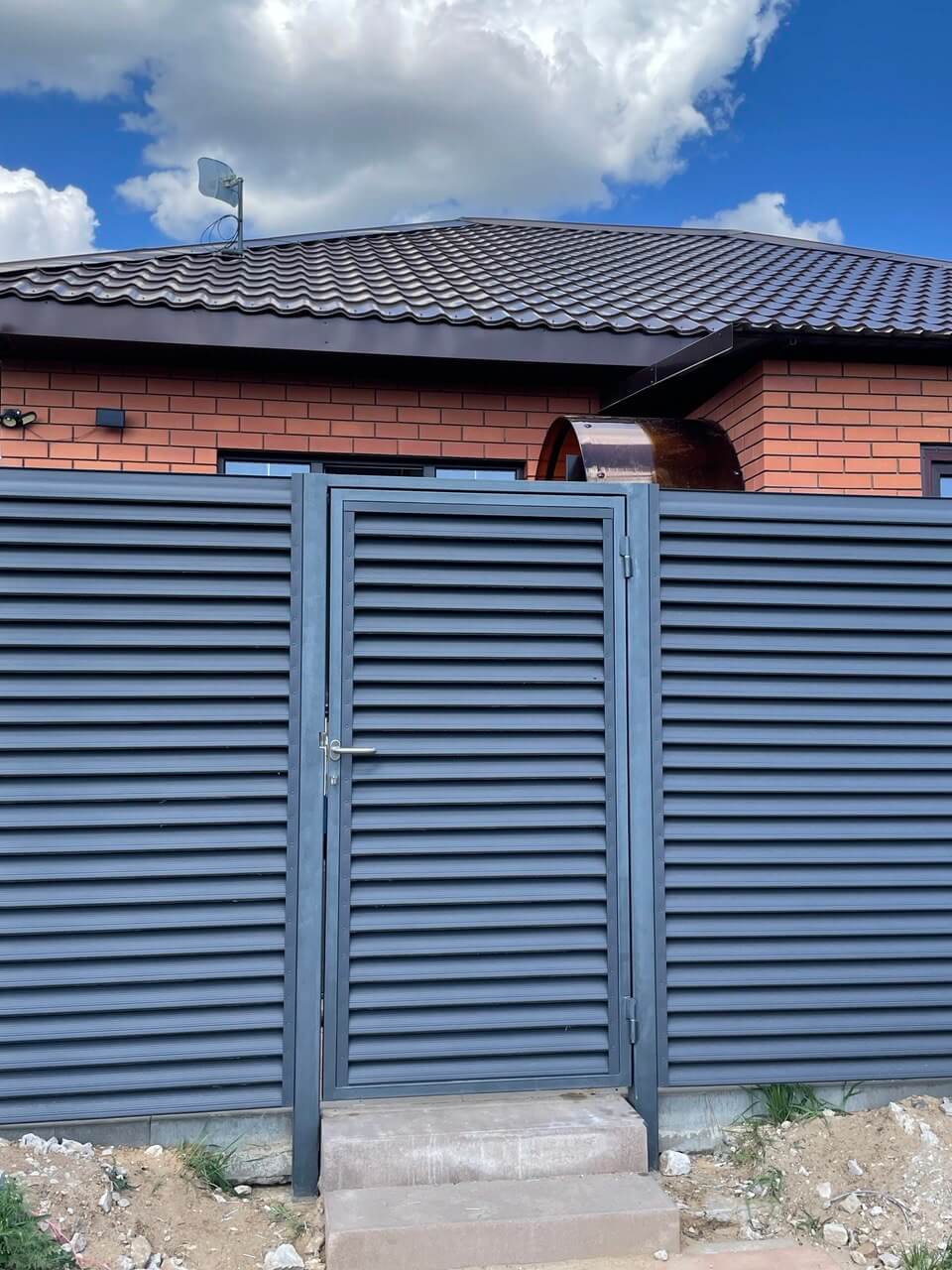 Забор из ламелей еврожалюзи 24м RAL7024 Серый Графит МАТТЕ фото 2 в Сосновом Бору