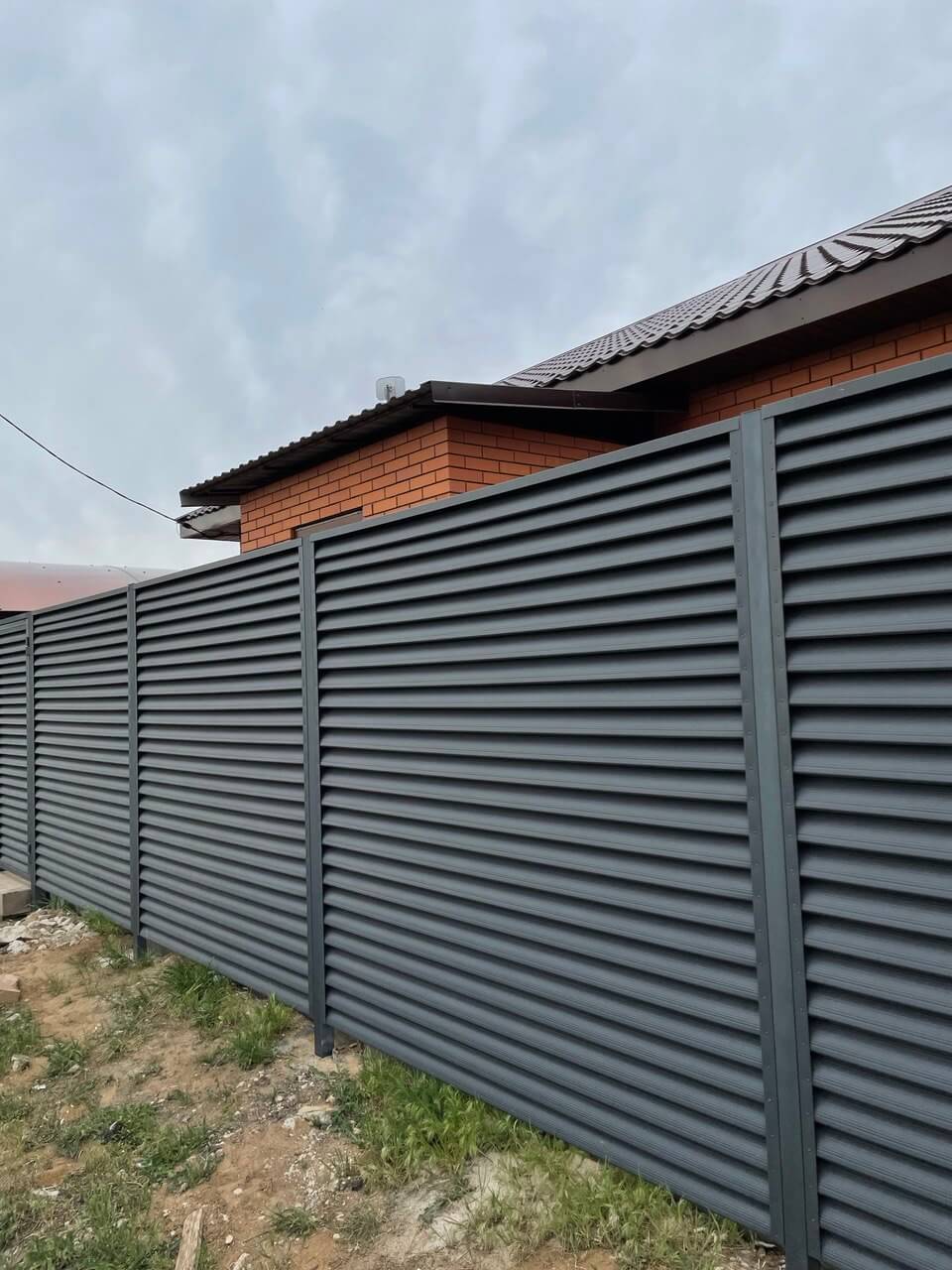 Забор из ламелей еврожалюзи 24м RAL7024 Серый Графит МАТТЕ в Сосновом Бору