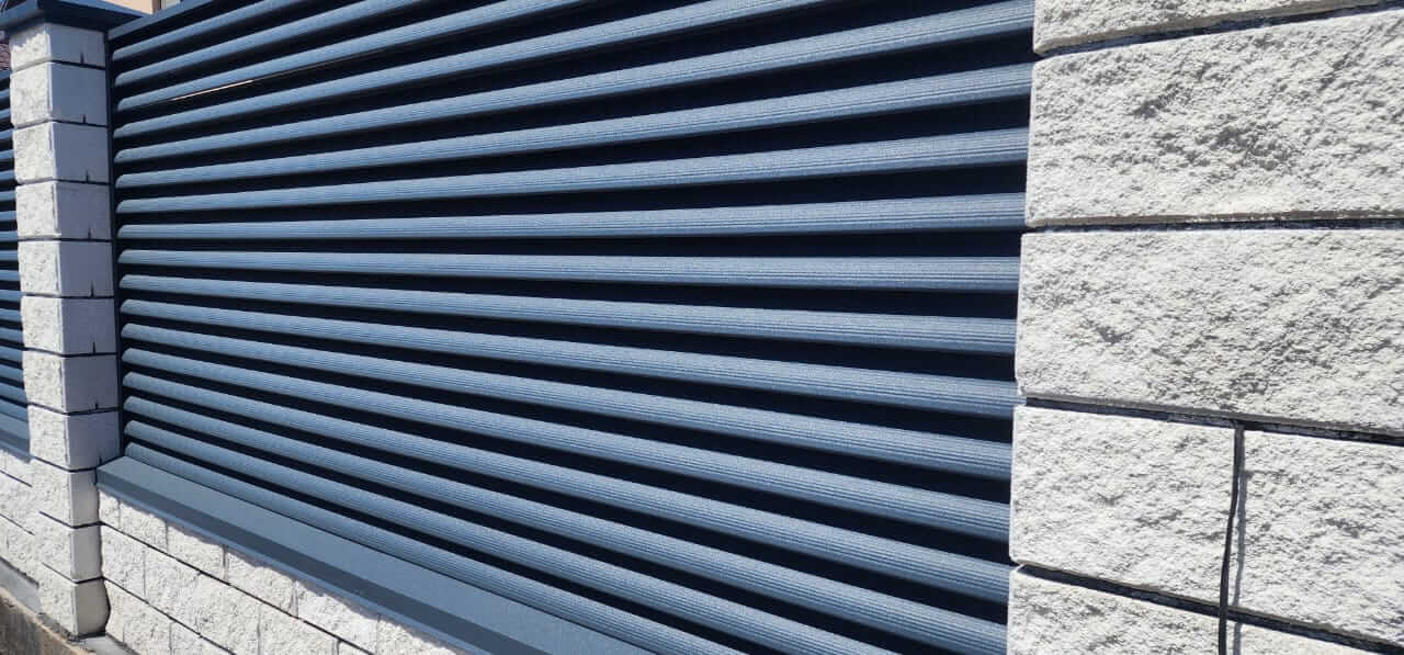 Забор из ламелей Еврожалюзи 32м RAL7024/7024 Серый Графит двусторонний МАТТЕ фото 1 в Сосновом Бору