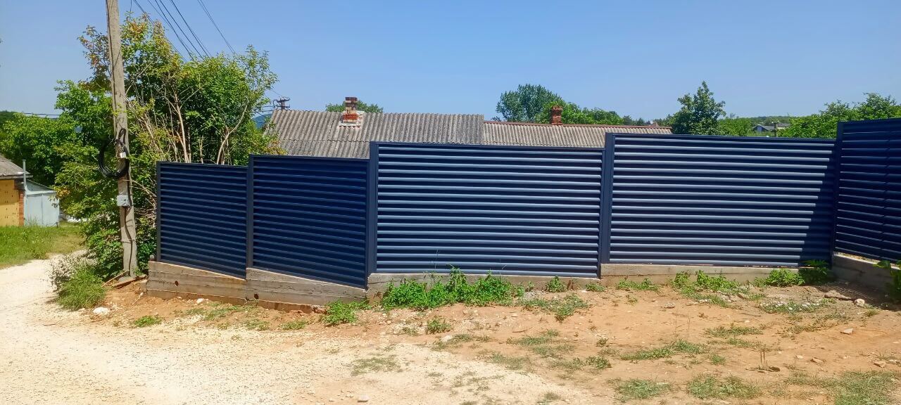 Забор-жалюзи из ламелей Еврожалюзи 53м RAL7024 Серый Графит МАТТЕ фото 6 в Сосновом Бору