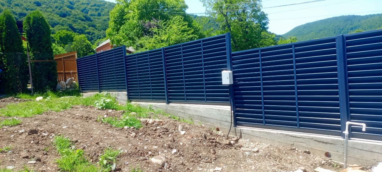Забор-жалюзи из ламелей Еврожалюзи 53м RAL7024 Серый Графит МАТТЕ фото 3 в Сосновом Бору