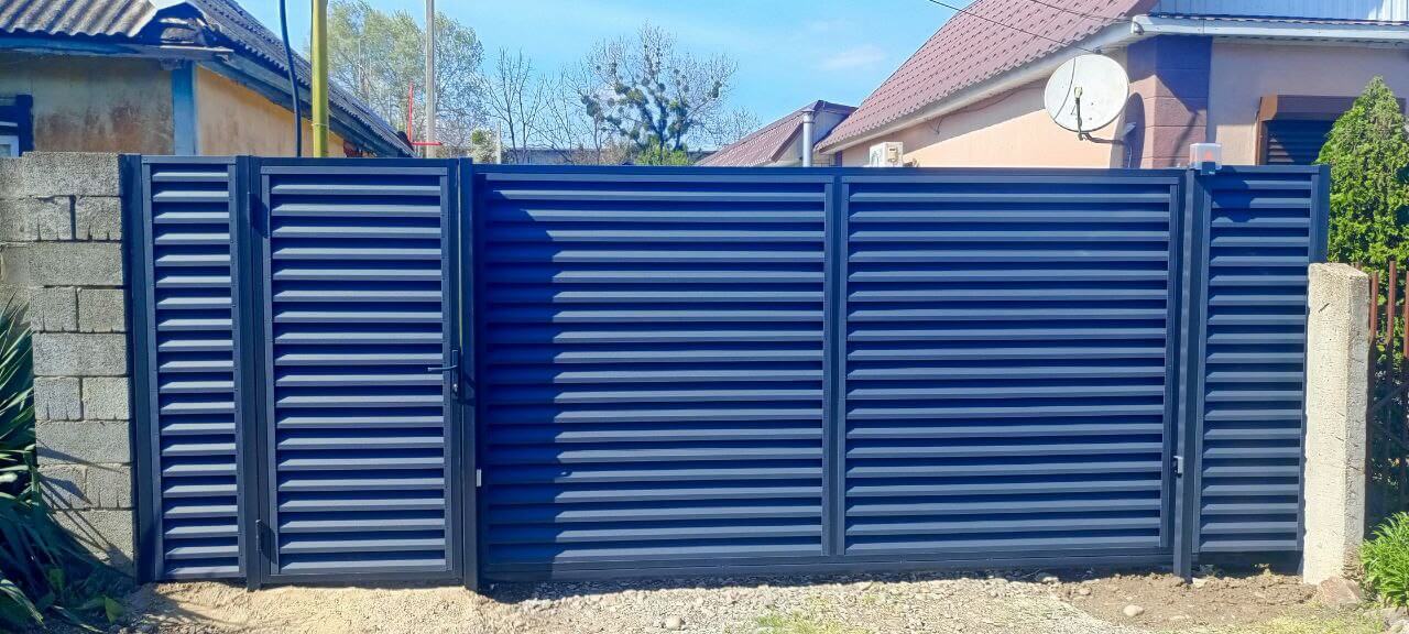 Забор-жалюзи из ламелей Еврожалюзи 53м RAL7024 Серый Графит МАТТЕ фото 1 в Сосновом Бору