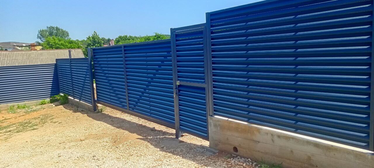 Забор-жалюзи из ламелей Еврожалюзи 53м RAL7024 Серый Графит МАТТЕ фото 15 в Сосновом Бору