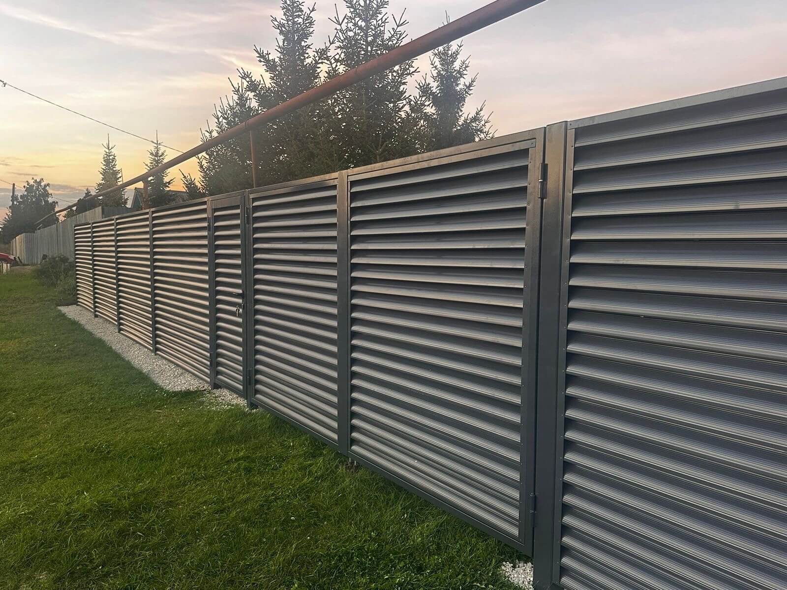 Забор из ламелей Еврожалюзи 26м RAL7024/7024 Серый Графит двусторонний в Сосновом Бору