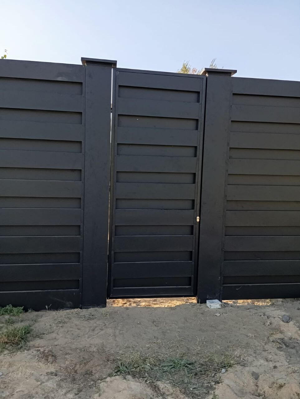 Забор-ранчо из металлопланкена 37м RAL9005 Черный МАТТЕ фото 3 в Сосновом Бору