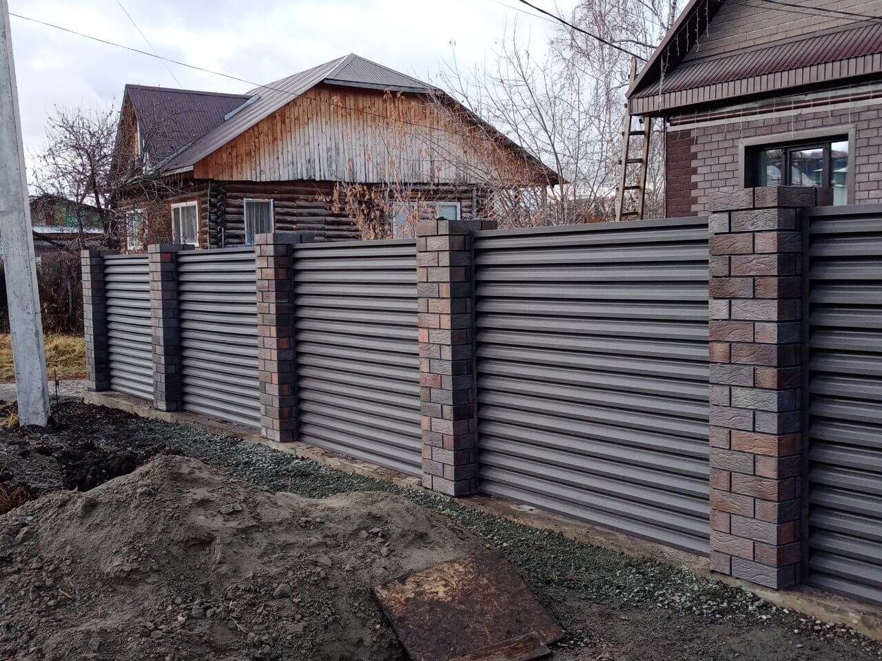 Забор-жалюзи из ламелей ЭКО-Z-US (усиленные) 30м RAL8019/8019 Темный Шоколад двусторонний МАТТЕ в Сосновом Бору