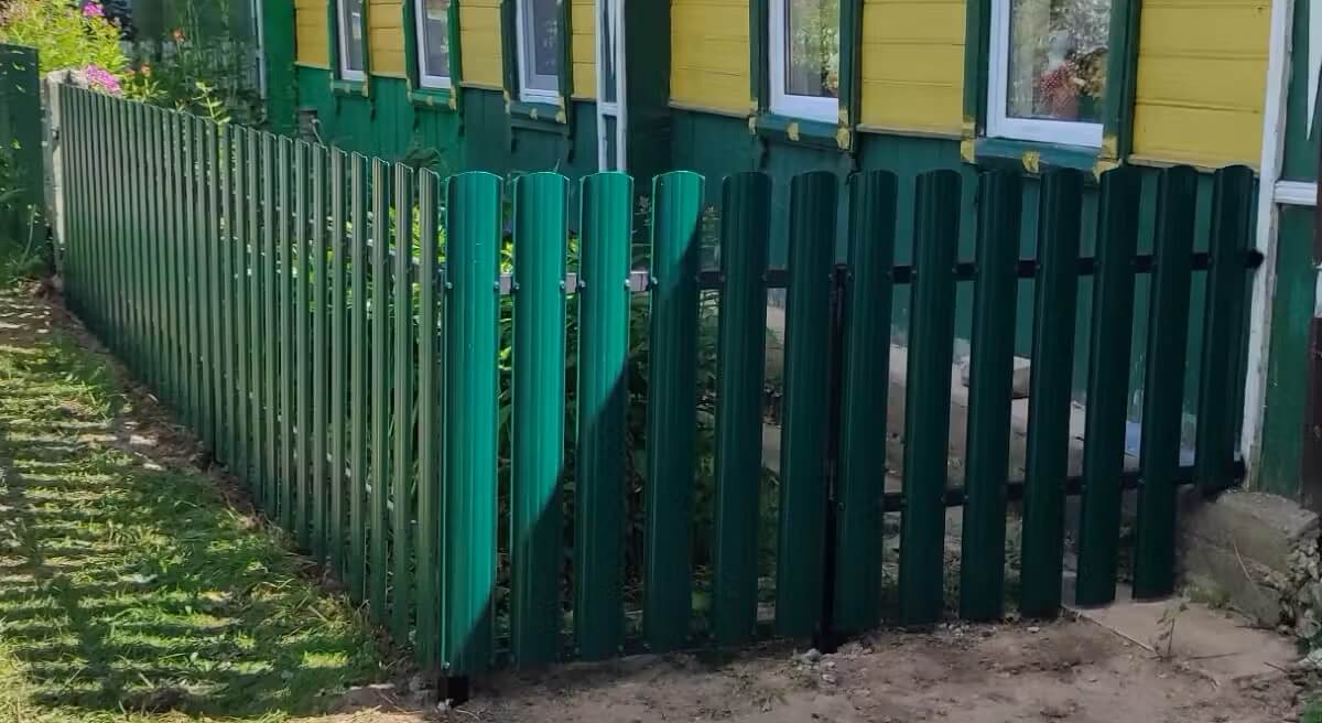 Заборчик из Евроштакетника 8м RAL6005/6005 Зеленый Мох двусторонний в Сосновом Бору
