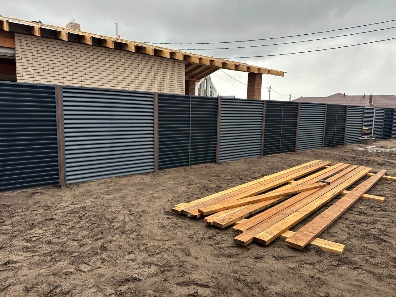 Забор из ламелей еврожалюзи 160м RAL7024/7024 Серый Графит двусторонний МАТТЕ фото 6 в Сосновом Бору