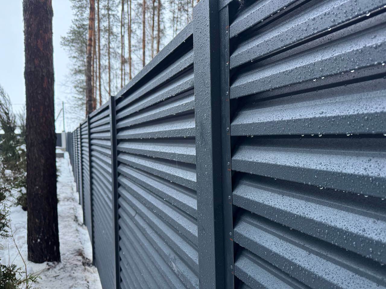 Забор-жалюзи из ламелей ЭКО-Z-US 54м RAL7024/7024 Серый Графит двусторонний МАТТЕ фото 1 в Сосновом Бору