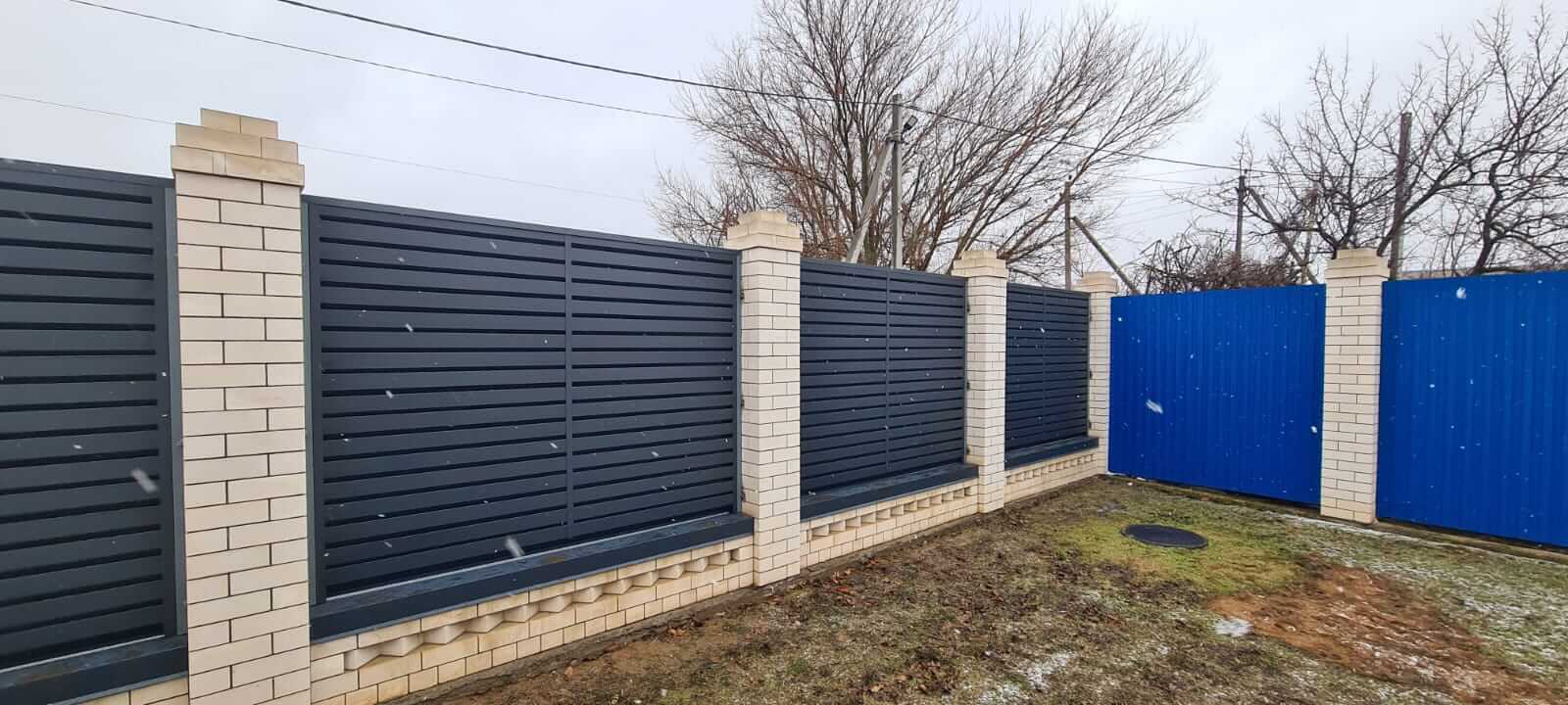 Забор-жалюзи из ламелей Хай-Тек 23м RAL7024/7024 Серый Графит двусторонний МАТТЕ фото 6 в Сосновом Бору
