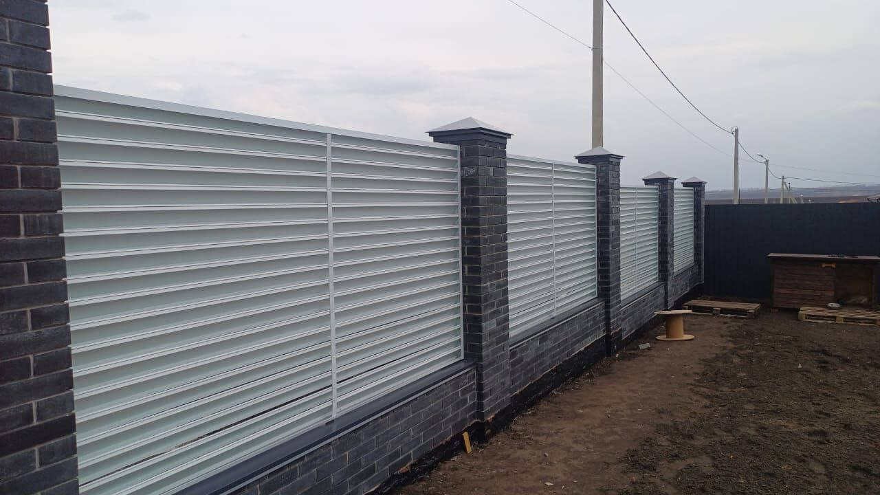 Забор-жалюзи из ламелей ЭКО-Z 94м RAL9003/9003 Белый двусторонний фото 1 в Сосновом Бору