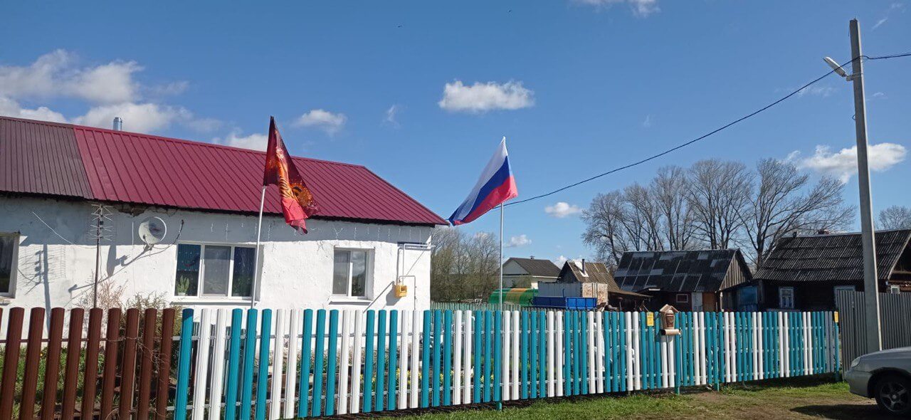 Забор из евроштакетника 16м RAL5021 Морская Волна, RAL9003 Белый фото 1 в Сосновом Бору