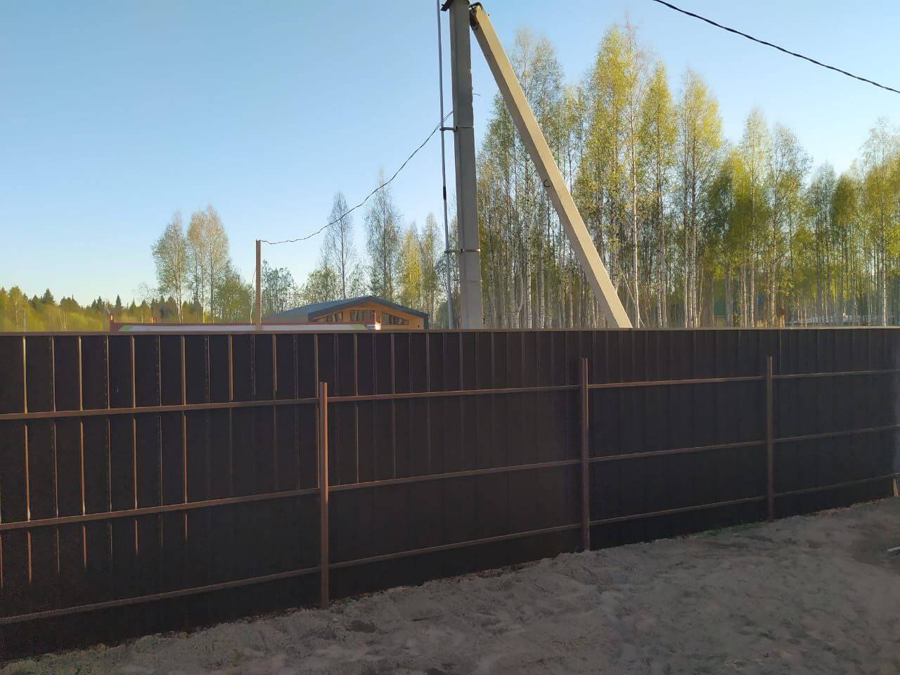 Забор из металлосайдинга ЕВРО-БРУС 25м Темный Каштан 3D Принтек фото 5 в Сосновом Бору