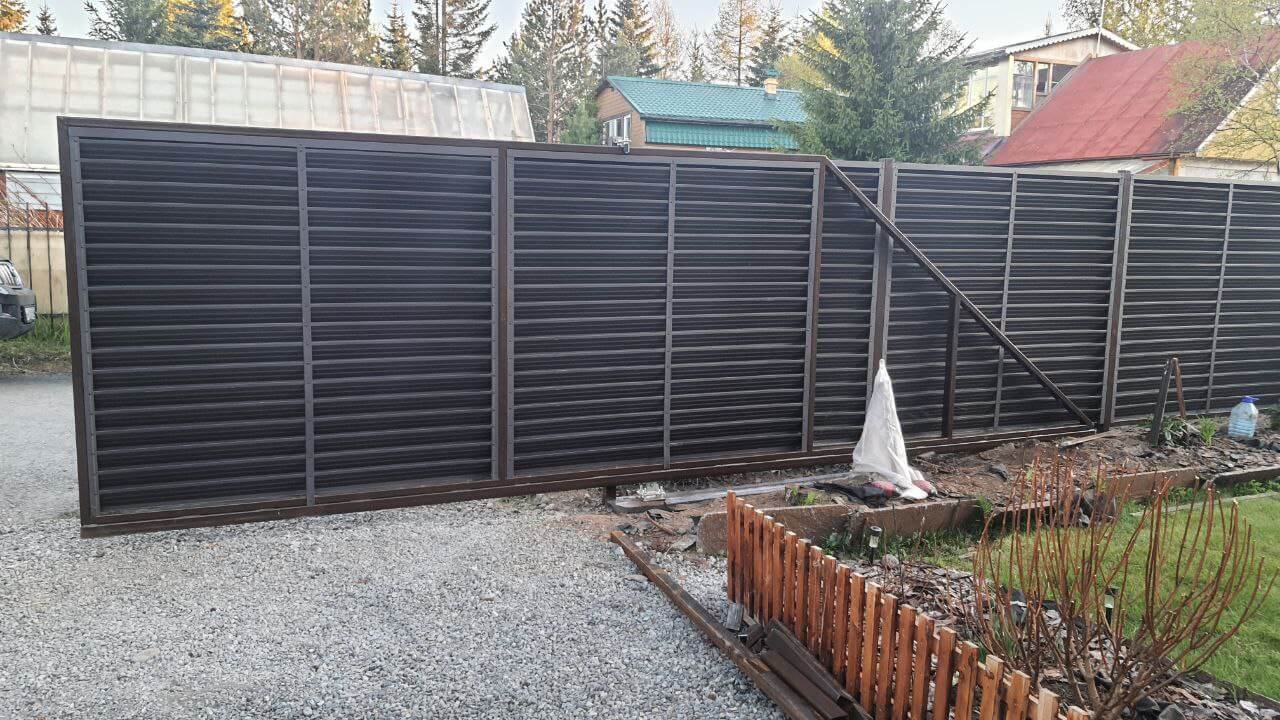 Забор-жалюзи из ламелей ЭКО-Z-US 12м RAL8019/8019 Темный Шоколад двусторонний МАТТЕ фото 3 в Сосновом Бору
