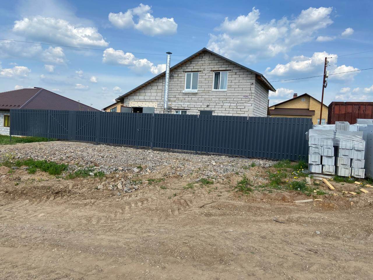 Забор из евроштакетника 16м RAL7024 Серый Графит фото 6 в Сосновом Бору