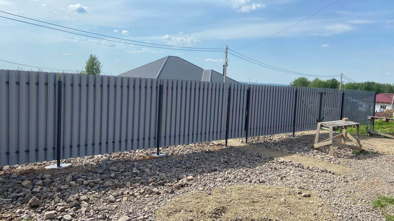 Забор из евроштакетника 16м RAL7024 Серый Графит фото 2 в Сосновом Бору