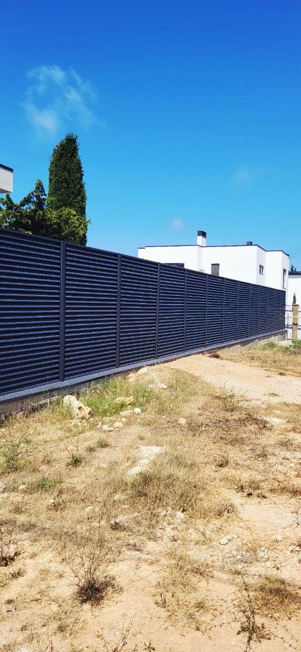 Забор-жалюзи 65м RAL7024/7024 Серый Графит МАТТЕ двусторонний фото 6 в Сосновом Бору