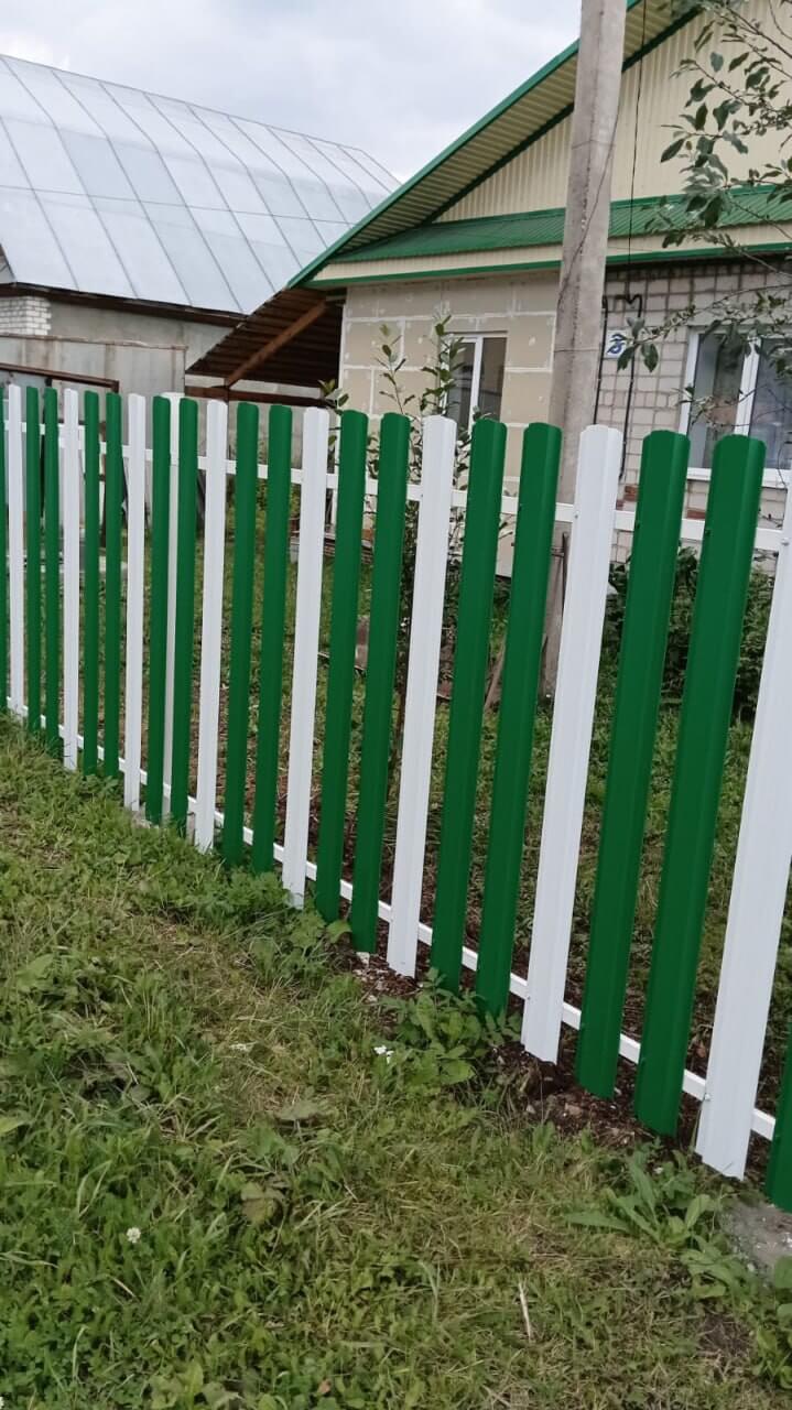 Забор из евроштакетника 10м RAL9003 Белый, RAL6029 Зеленая Мята фото 2 в Сосновом Бору