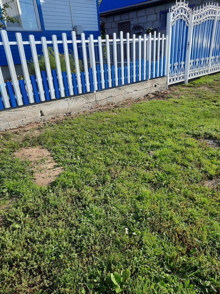 Забор из евроштакетника 14м RAL9003 Белый, RAL5005 Синий Сигнал фото 3 в Сосновом Бору