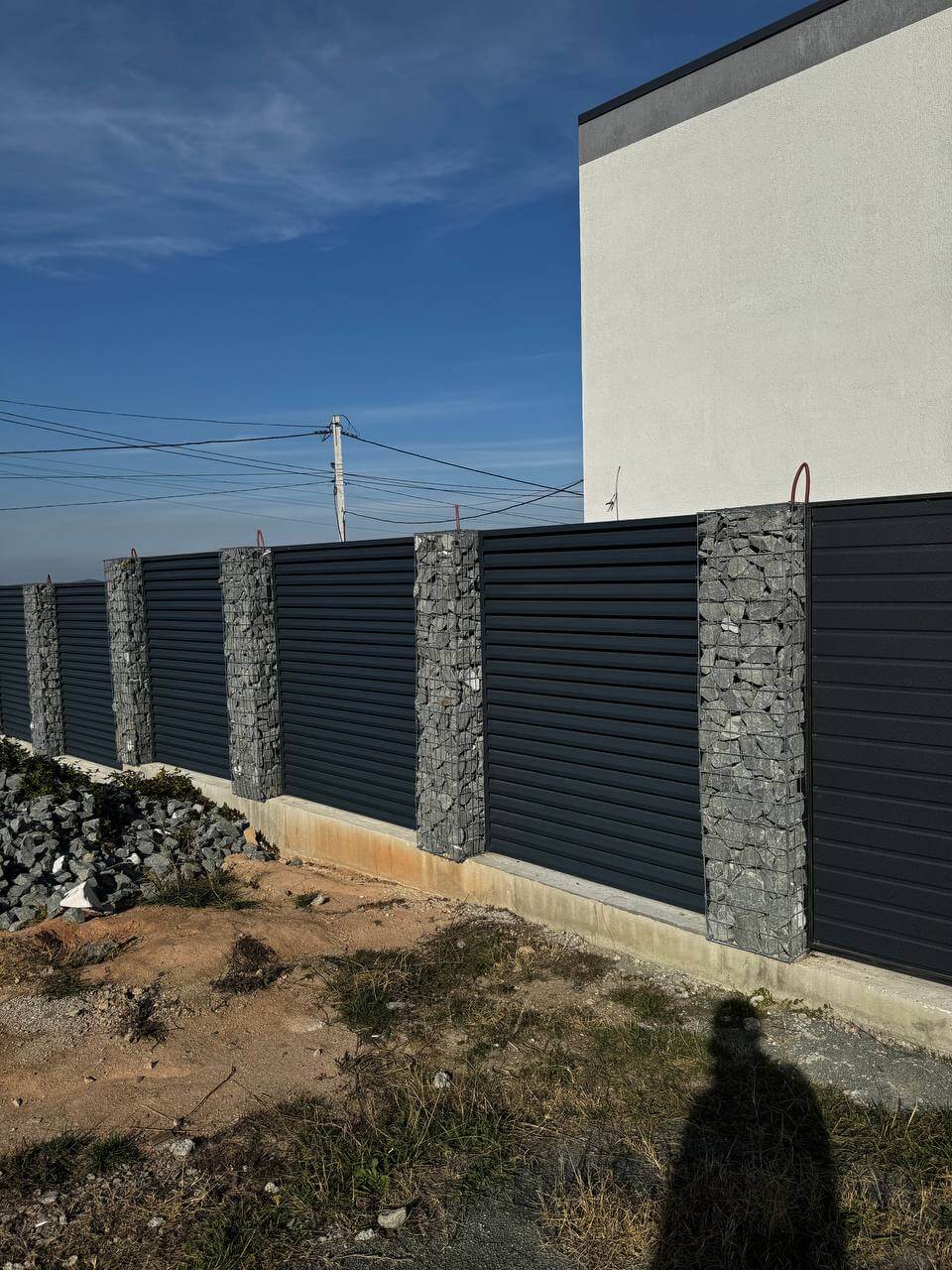 Забор-жалюзи из ламелей ЭКО-Z-US усиленных 36м RAL7024/7024 Серый Графит двусторонний МАТТЕ фото 6 в Сосновом Бору