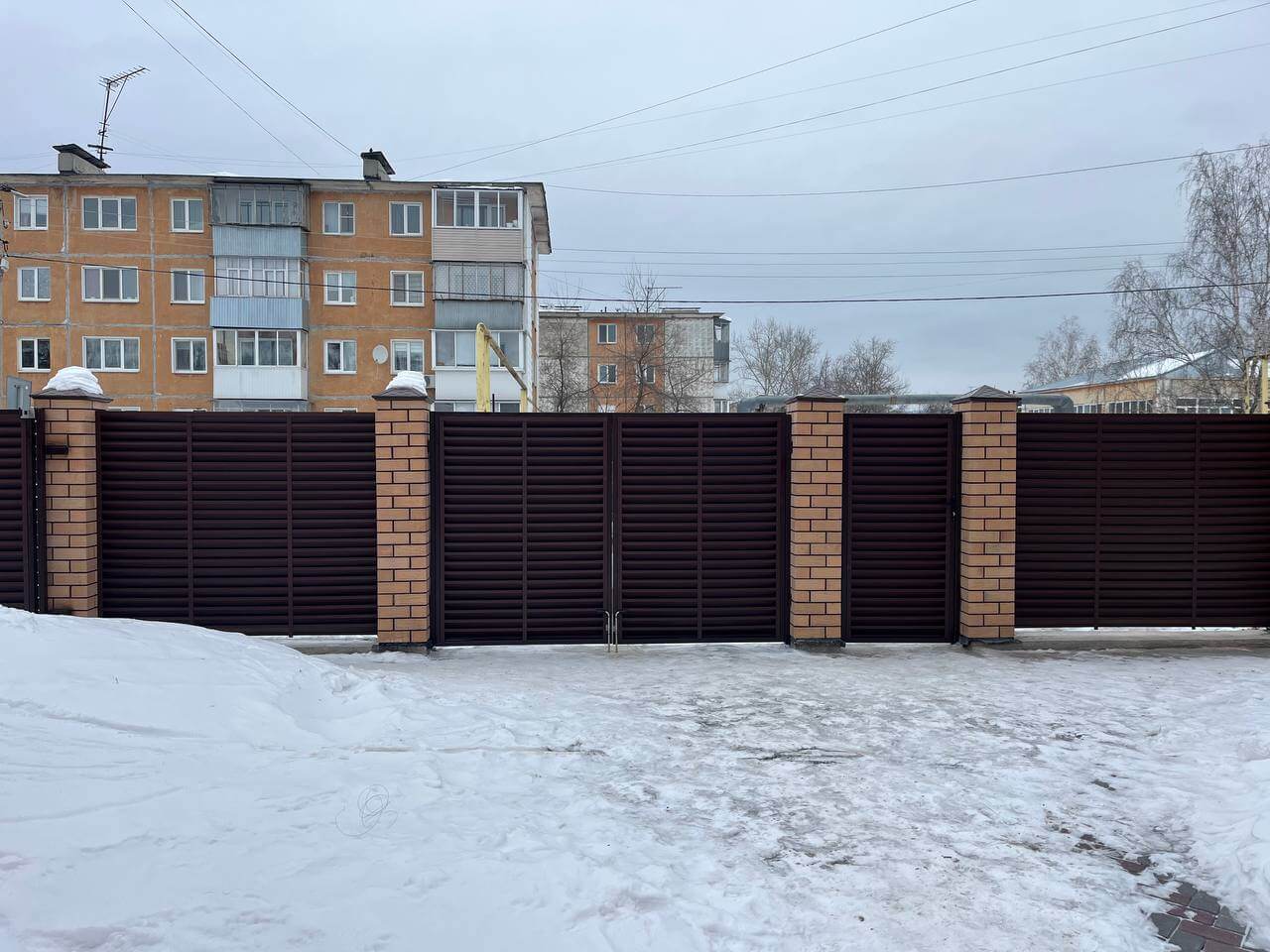Забор-жалюзи из ламелей ЭКО-Z 87м RAL8017/8017 Шоколад двусторонний МАТТЕ фото 1 в Сосновом Бору