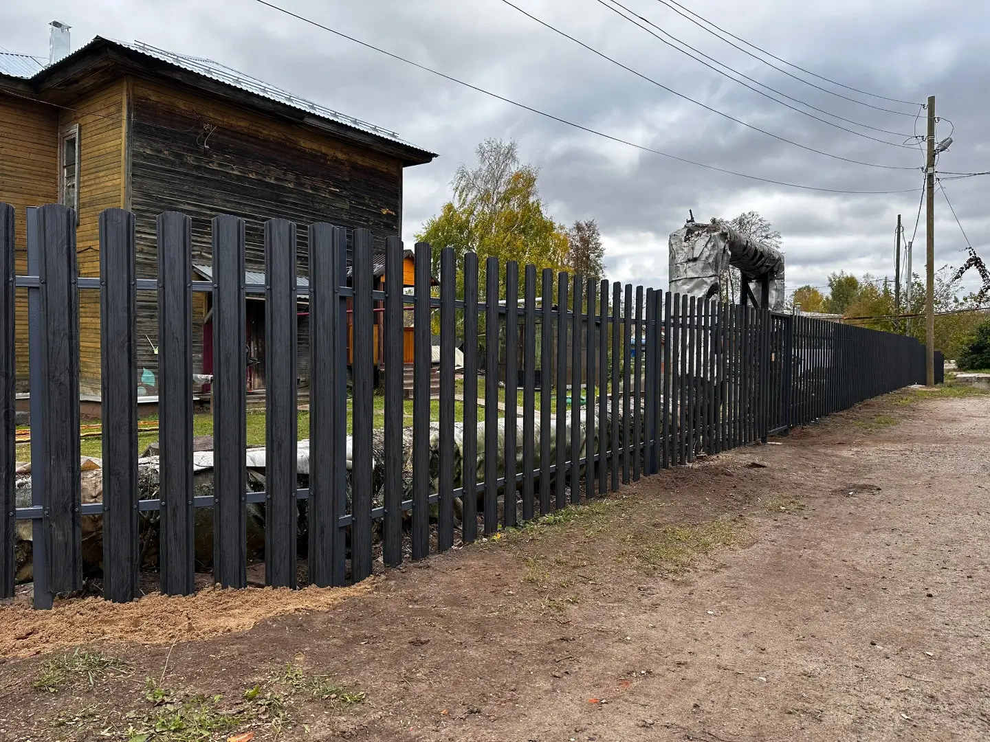 Забор из евроштакетника 63м Черное Дерево 3D Принтек фото 1 в Сосновом Бору