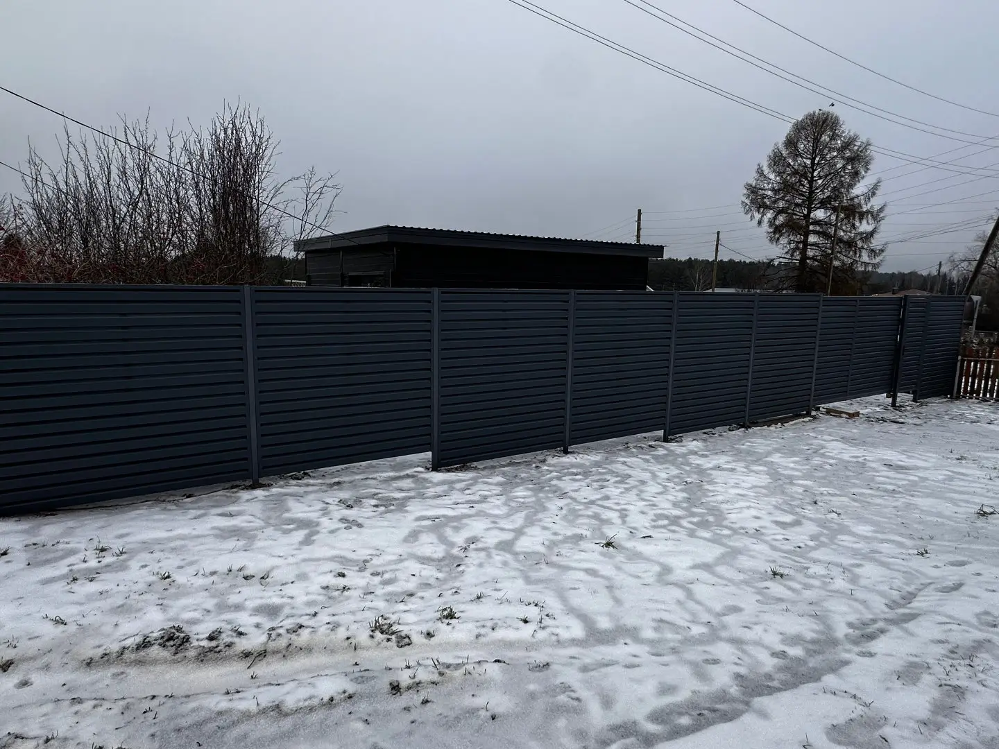 Забор-жалюзи из ламелей Хай-Тек 20м RAL7024/7024 Серый Графит двусторонний МАТТЕ фото 3 в Сосновом Бору
