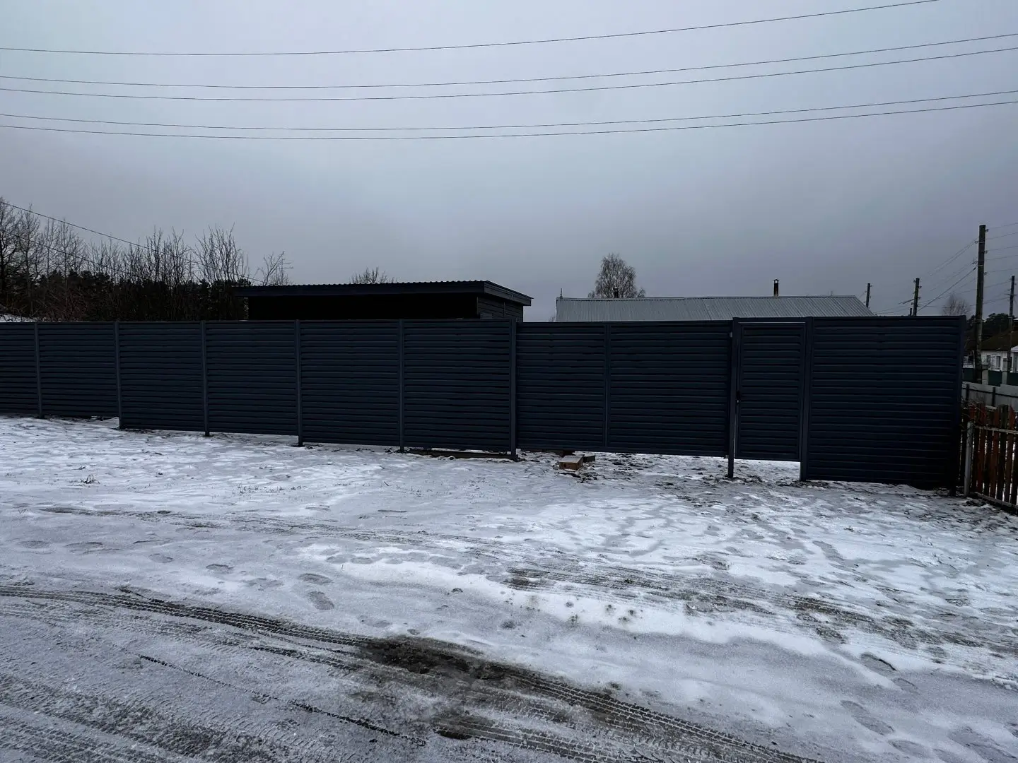 Забор-жалюзи из ламелей Хай-Тек 20м RAL7024/7024 Серый Графит двусторонний МАТТЕ фото 1 в Сосновом Бору